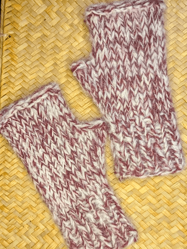Mitaines en laine rouge et beige