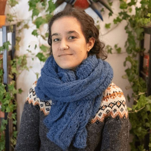 Etole, écharpe, châle bleu en laine d'alpaga et soie tricotée à la main. 