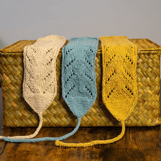 Bandeau à paillette tricoté au motif ajouré