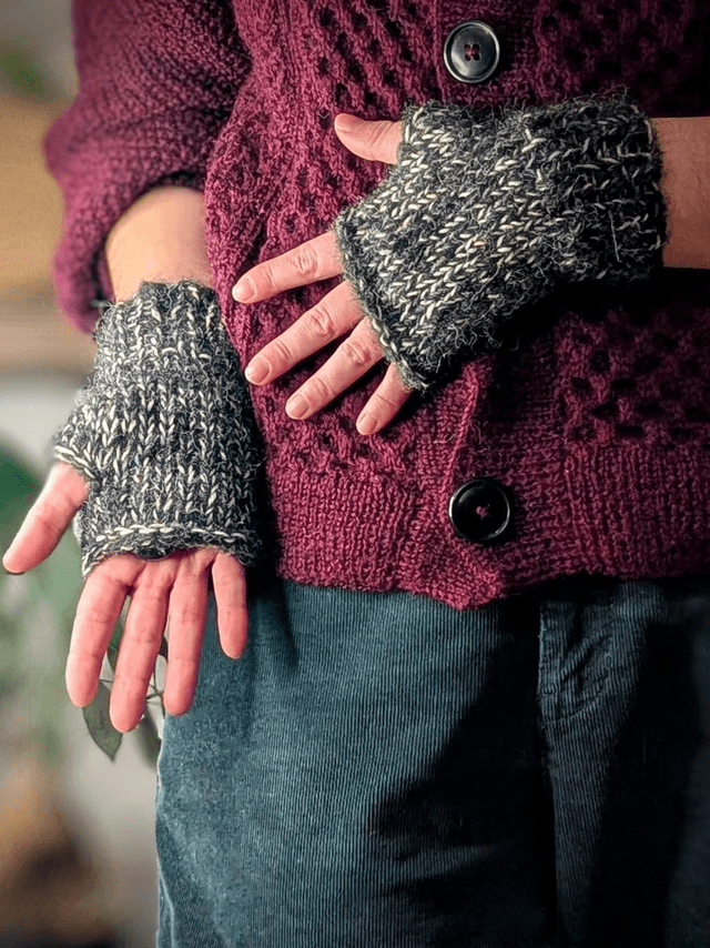 Mitaine et laine, anthracite et beige avec touche de couleur façon confettis 