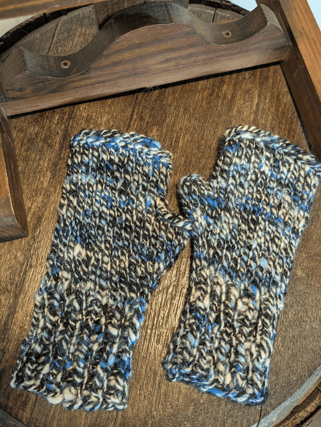 Mitaines en laine française bleu filée à la main