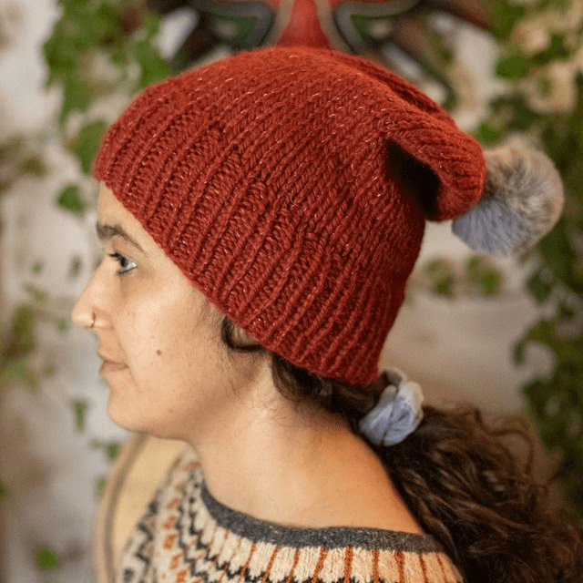 Bonnet fabriqué en France tricoté main en laine d'alpaga et mouton rouge
