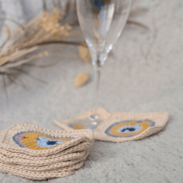 Dessous de  verre plume de paon au crochet
