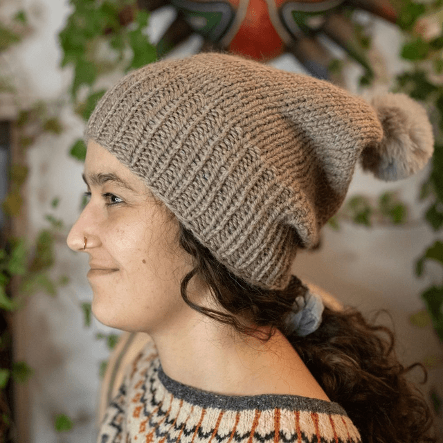 Bonnet hiver unisexe fabrication Française tricoté main en laine d'alpaga et mouton beige foncé