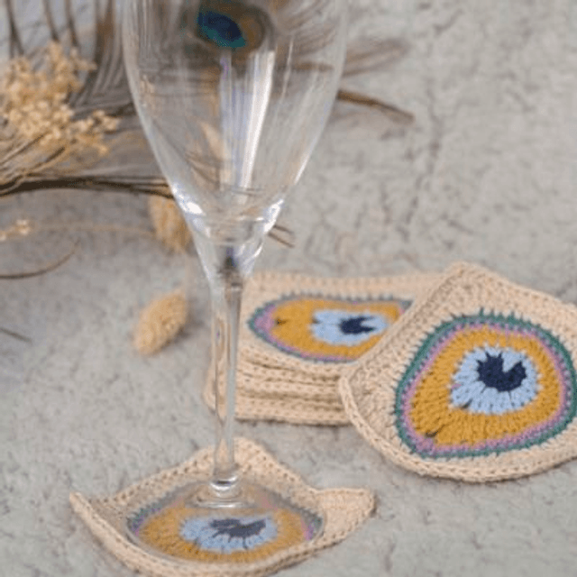 Dessous de  verre plume de paon au crochet