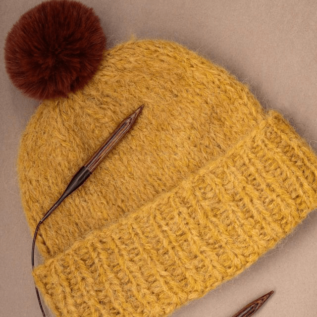 Bonnet tricoté main France laine mérinos alpaga jaune 