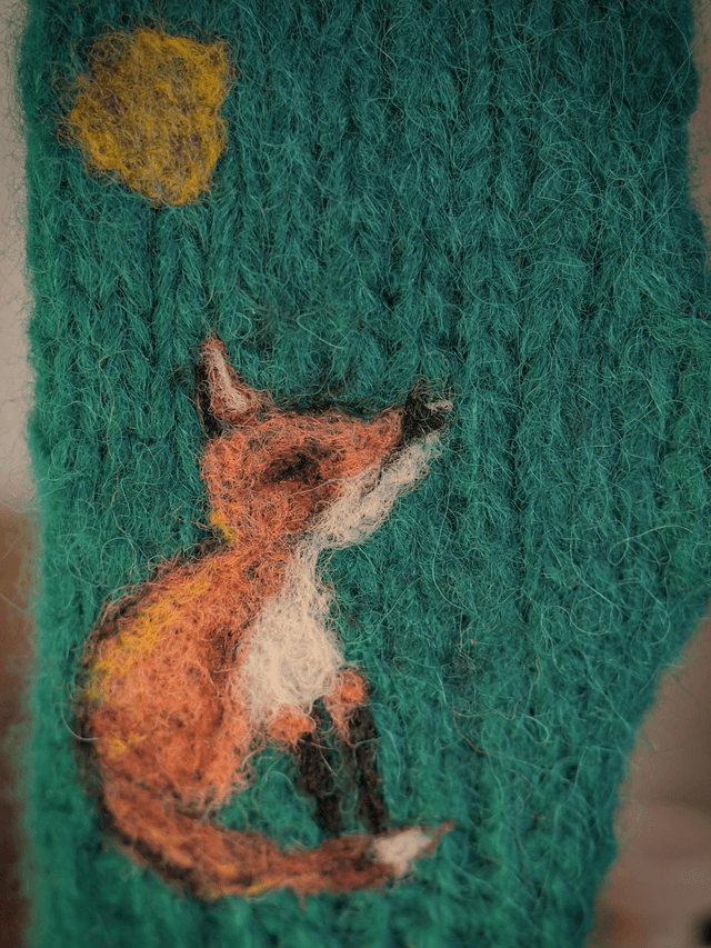 Mitaines tatouées le renard et le corbeau alpaga et soie
