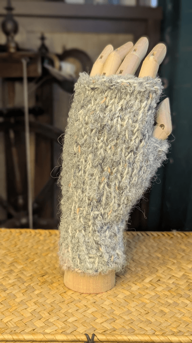 Mitaines grise bouclés et confettis 
