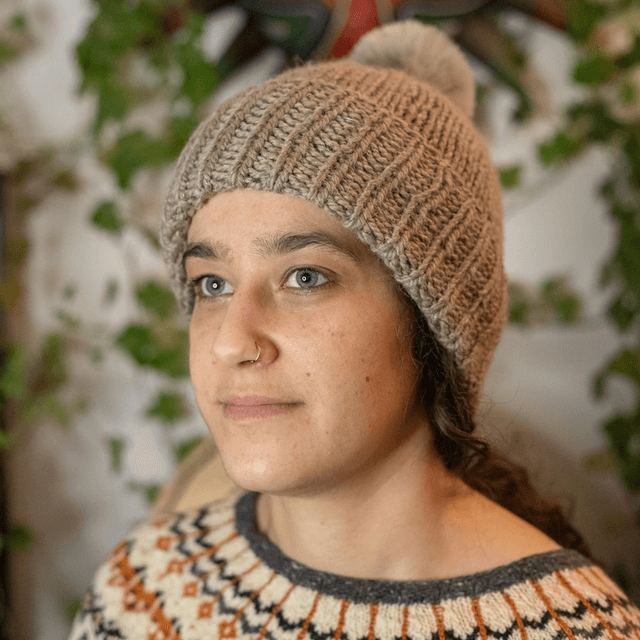 Bonnet hiver unisexe fabrication Française tricoté main en laine d'alpaga et mouton beige foncé