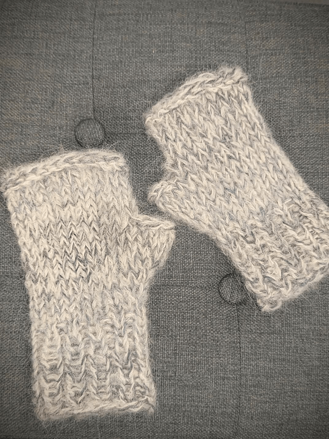 Mitaines en laine beige clair et nuances de gris