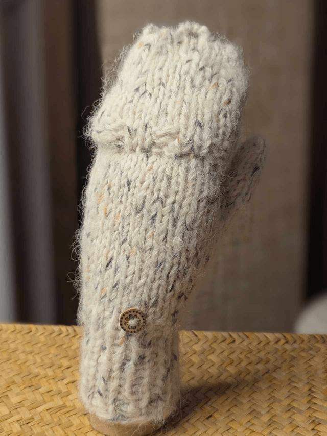 Moufl'taine beige clair et conffetis