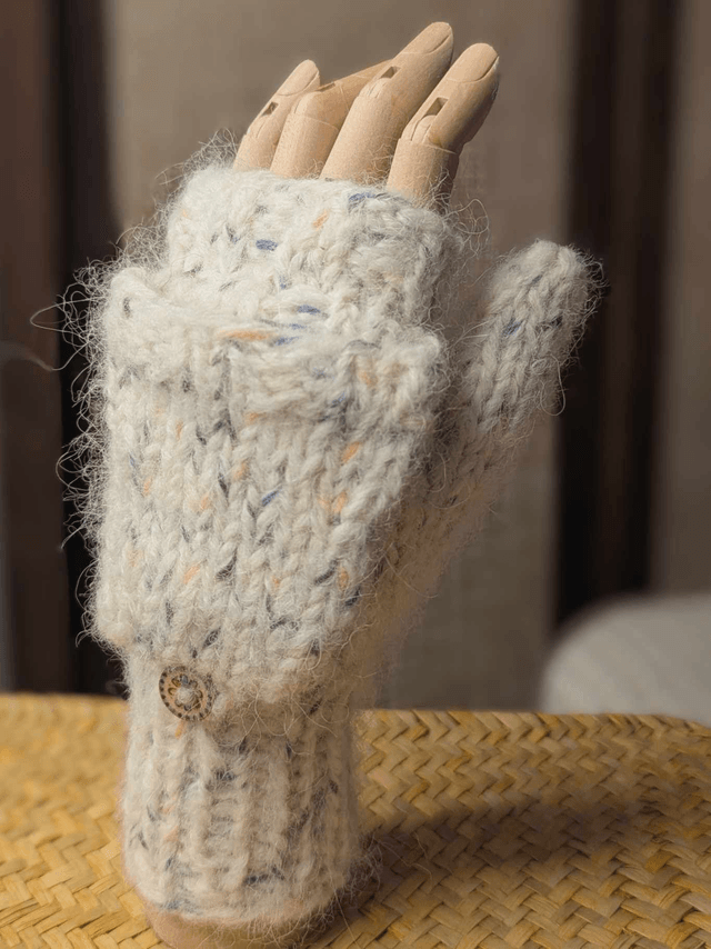 Moufl'taine beige clair et conffetis