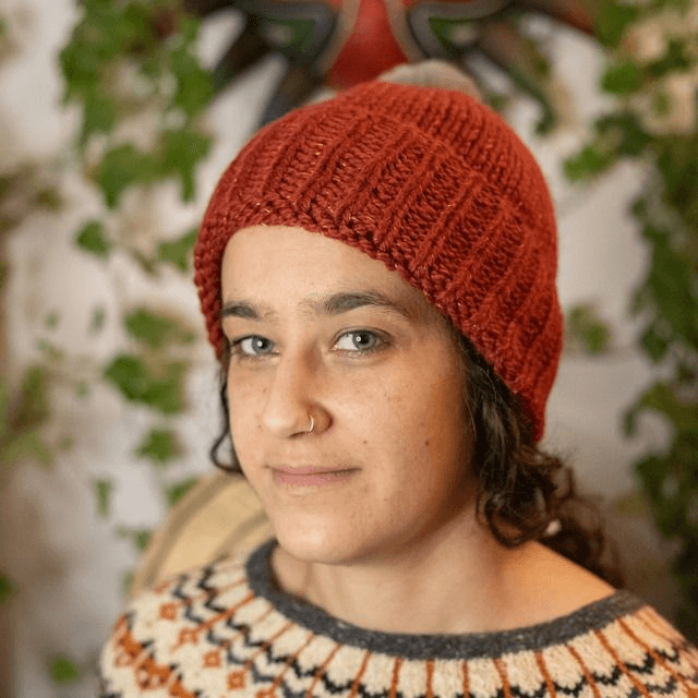 Bonnet fabriqué en France tricoté main en laine d'alpaga et mouton rouge