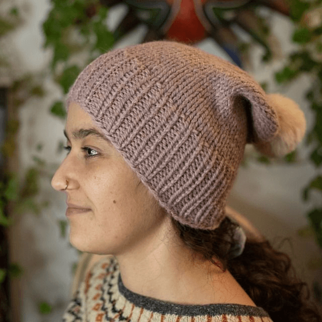 Bonnet en laine fabriqué en France tricoté main en laine d'alpaga et mouton rose poudré