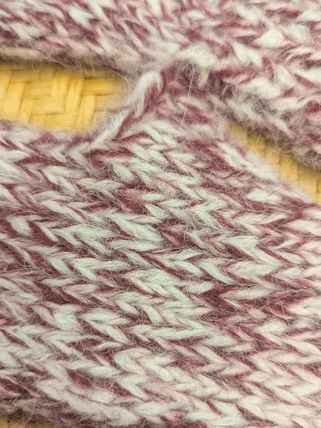 Mitaines en laine rouge et beige