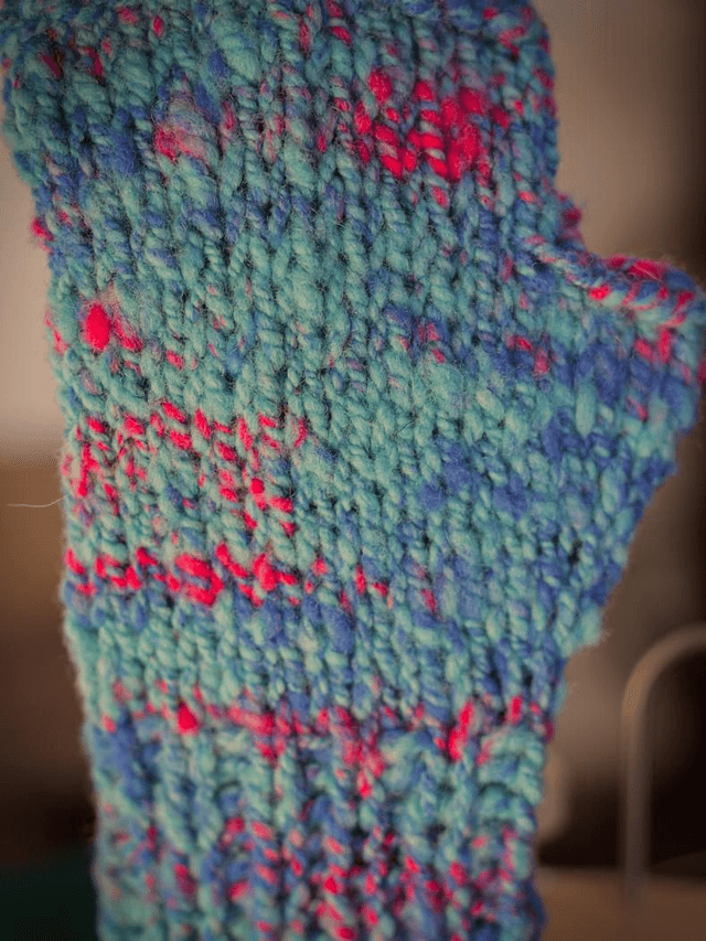Mitaines bleu et rose, filée et tricoté à la main 