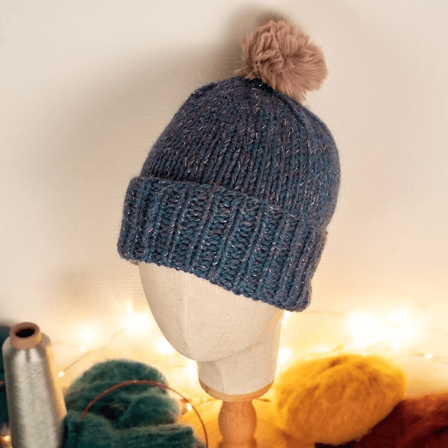 Bonnet tricoté main en laine d&#039;alpaga et mouton bleu