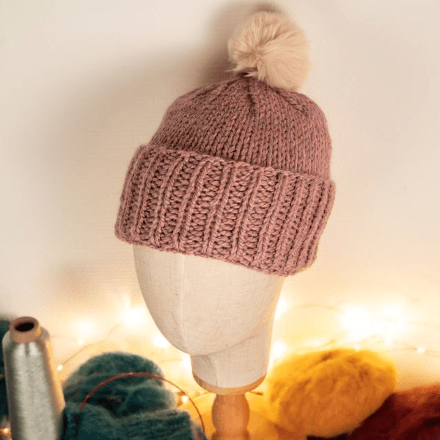 Bonnet en laine fabriqué en France tricoté main en laine d&#039;alpaga et mouton rose poudré