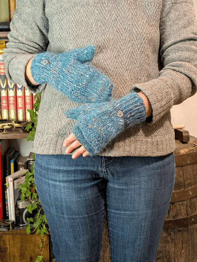 Moufl&#039;taine bleu et confettis - effet tweed